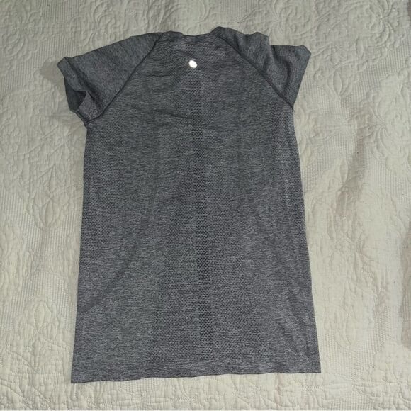 Lululemon Swiftly Tech Short Sleeve grey size 8 - Picture 3 of 3